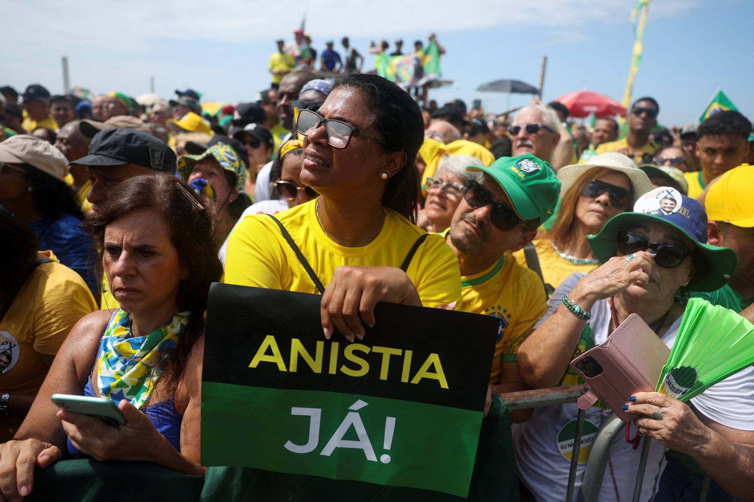 Com 18 mil pessoas no ápice, ato de Bolsonaro em Copacabana mostra que anistia não é pauta das ruas