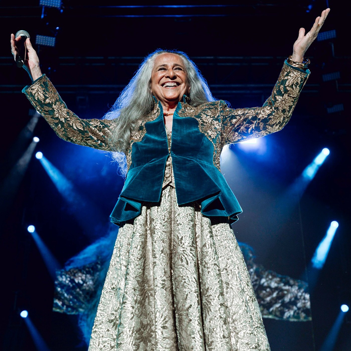 A indelicadeza da bronca de Maria Bethânia em show contradiz a nobreza que rege o canto da intérprete em cena