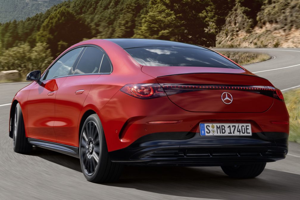 Novo Mercedes-Benz CLA vira elétrico, abusa da IA e tem visual polêmico