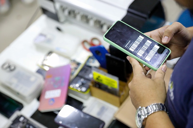 Jovem é preso ao tentar vender celular roubado em plataforma virtual no AM