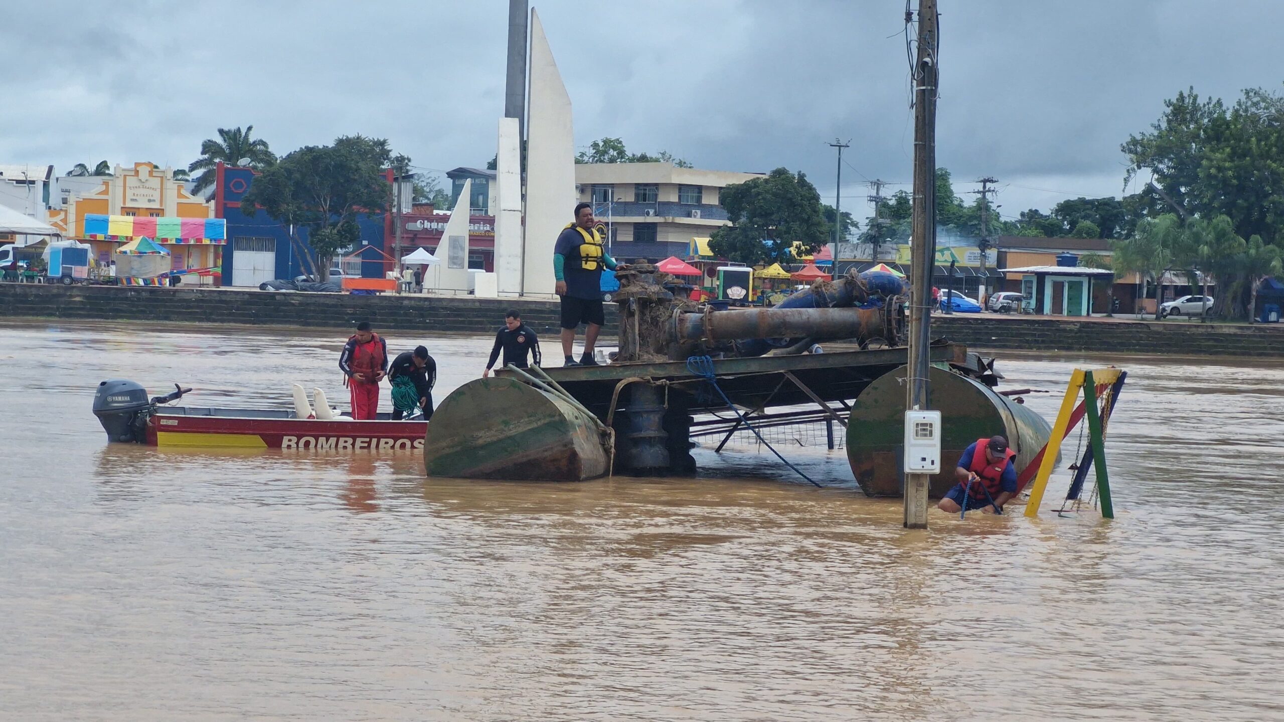 Mais de 300 mil moradores de Rio Branco seguem sem água após problemas nas bombas: ‘sufoco’