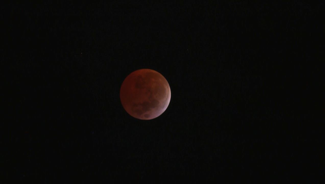 ‘Lua de Sangue’: veja FOTOS e VÍDEO do eclipse total visto de Juiz de Fora