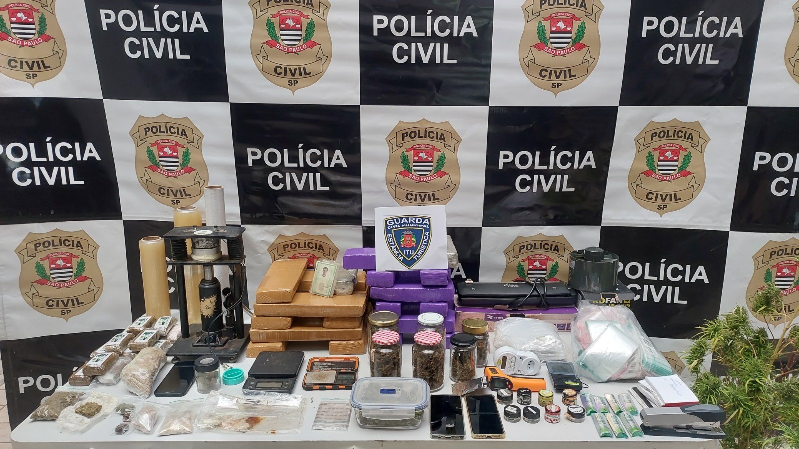 Operação policial contra o tráfico de drogas faz prisões em Itapetininga e Itu