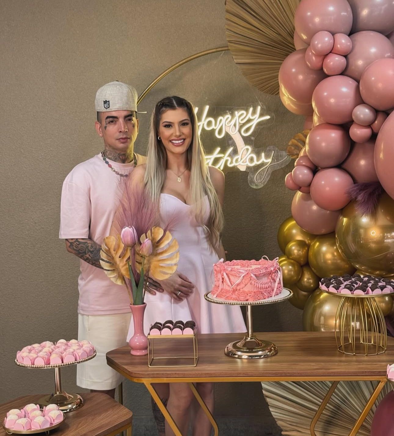 MC Guimê celebra o aniversário da namorada, Fernanda Stroschein