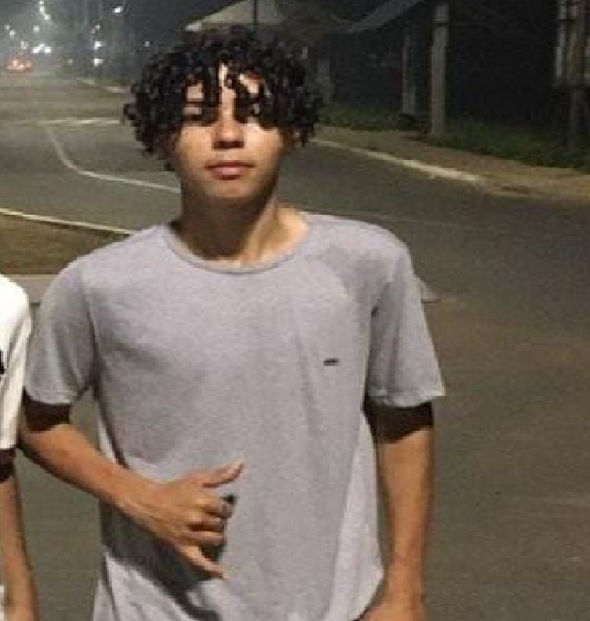 Família aluga barco e segue com buscas por jovem que sumiu no Rio Acre: ‘Precisamos de uma resposta’, diz tia