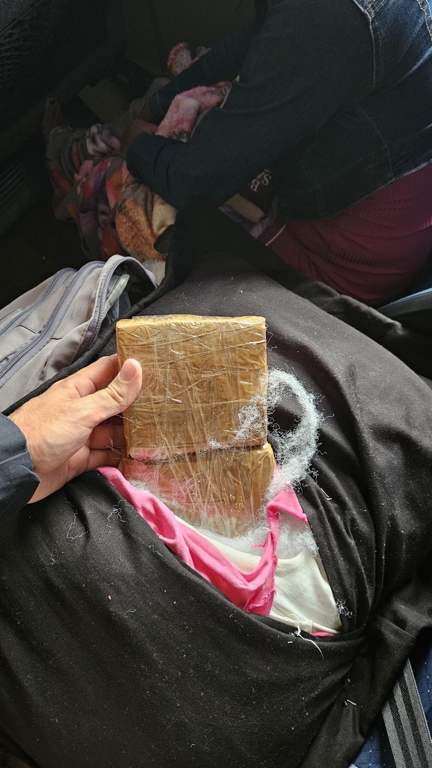 Passageira de ônibus é presa com droga escondida no travesseiro em RO