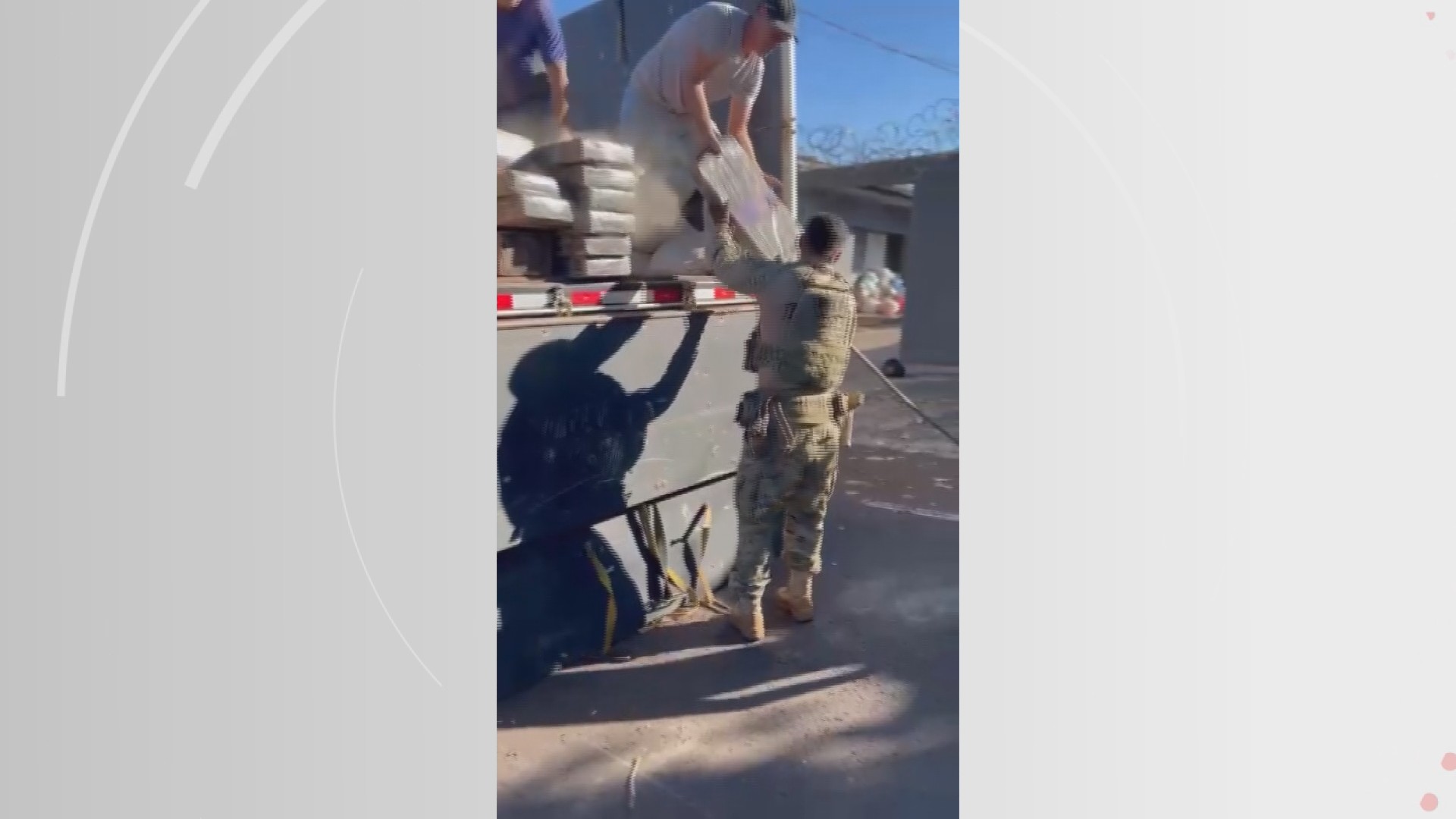 VÍDEO: caminhão com uma tonelada e meia de maconha é apreendido após perseguição da PRF em rodovia do PR; motorista fugiu