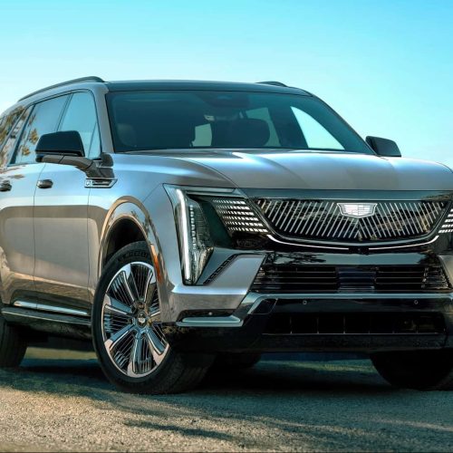 Cadillac estreia no Brasil em 2025 com lojas em apenas duas cidades