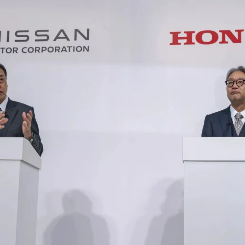 CEO da Nissan renuncia ao cargo em meio a crise e risco de falência