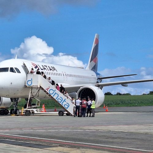 Depois de muitos transtornos, moradores de Fernando de Noronha conseguem comprar passagens aéreas para voos extras