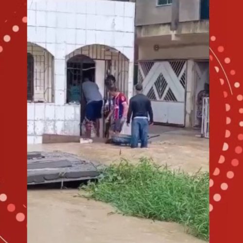 Ruas alagam e casas são invadidas por lama após chuva intensa em Candeias