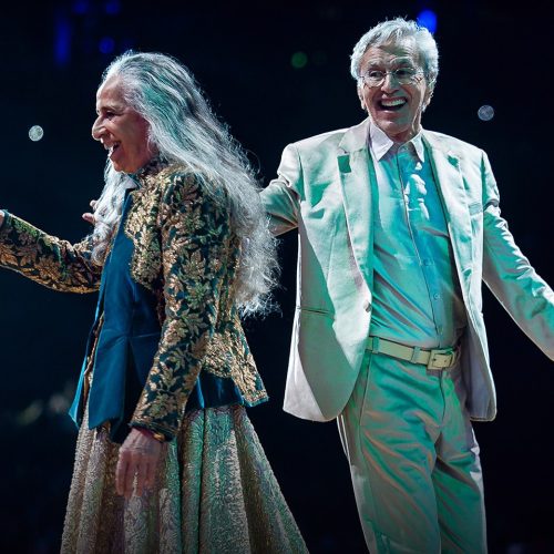 Caetano Veloso e Maria Bethânia cantam ‘Menino Deus’ para celebrar Porto Alegre no último show da turnê