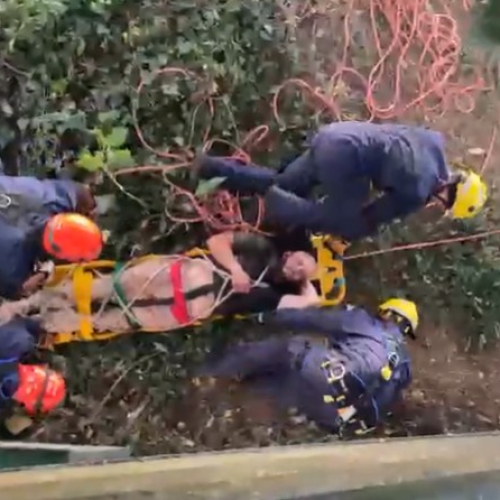 Motorista é resgatado após mais de 15 horas em mata de Veranópolis, dizem Bombeiros; veja vídeo