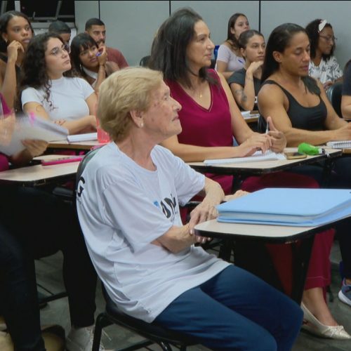 ‘Quero chegar até o fim do curso’, diz bolsista de 91 anos após 1º dia de aula na faculdade de nutrição