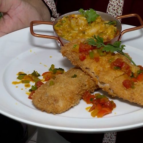 Chef de cozinha ensina receita deliciosa de peixe com arroz de vatapá