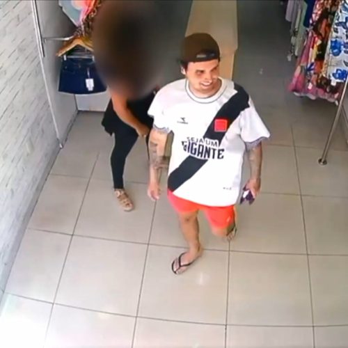 Fisiculturista que esfaqueou e matou mulher em loja tem alta e vai para presídio no ES