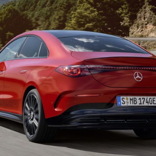 Novo Mercedes-Benz CLA vira elétrico, abusa da IA e tem visual polêmico