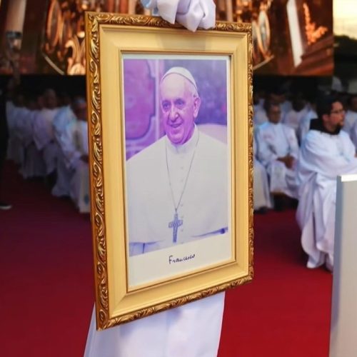 É #FAKE que quarto em foto viral seja o mesmo usado pelo papa Francisco