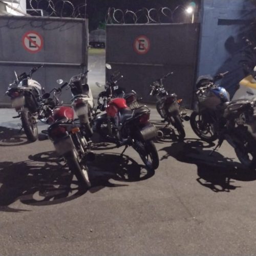 Operação da Polícia apreende motos e autua condutores em Angra dos Reis